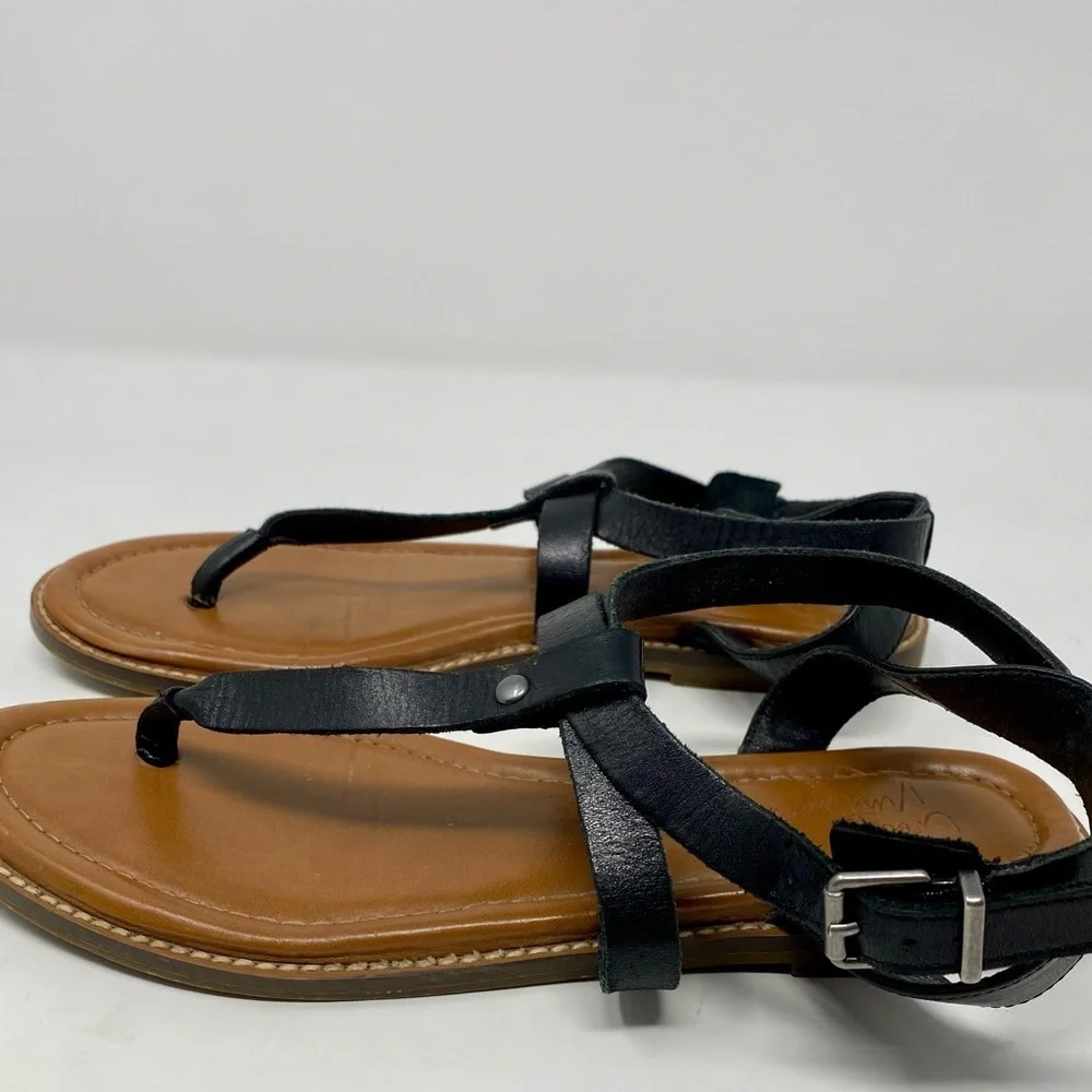 Women’s Crown Vintage Black and Tan Sandals Size 7